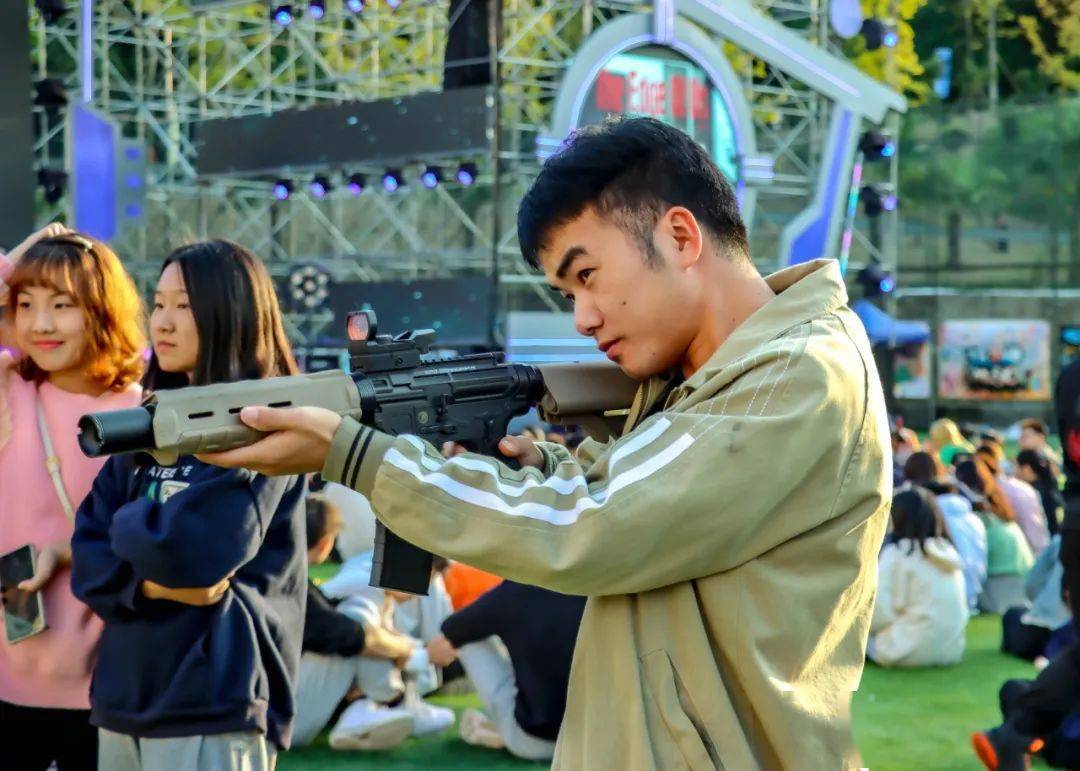 快乐源泉2021年合川校区音乐节外邀乐队的狂欢