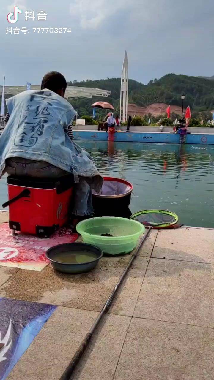 少年自有少年狂藐昆仑笑吕梁磨剑数年今日显锋芒北丐七爷竞技钓鱼直播