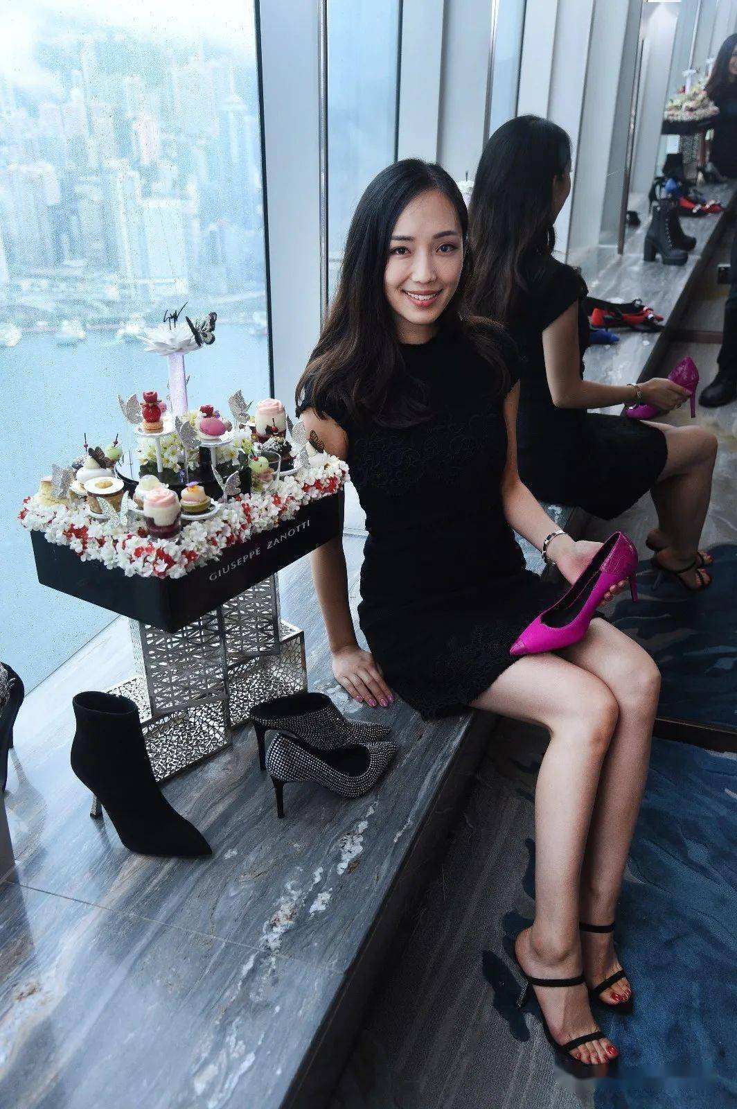 经历了这段年少轻狂的时期后,霍咏诗很快就敛起性子乖乖读书,几年里