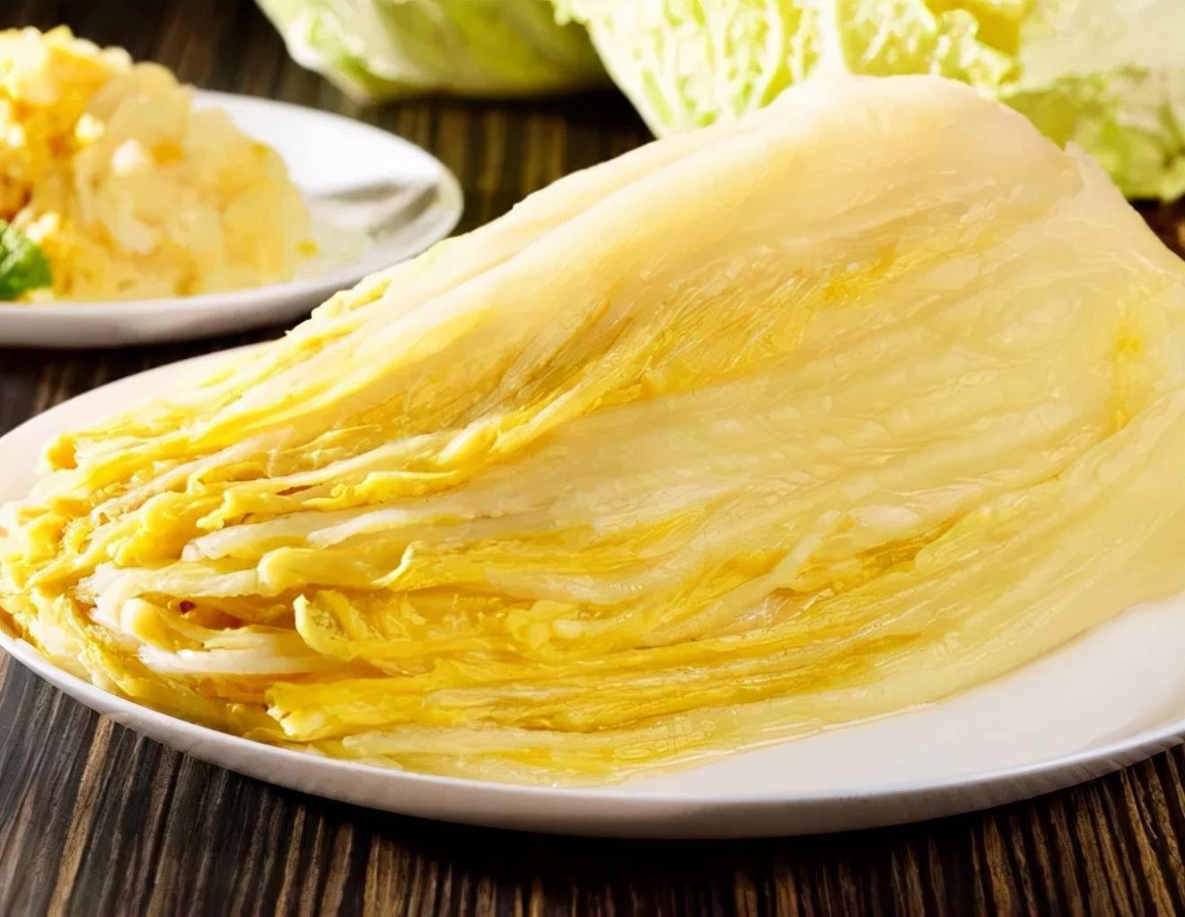 每个疲惫的东北人心中,都藏了一锅酸菜炖血肠_大白菜