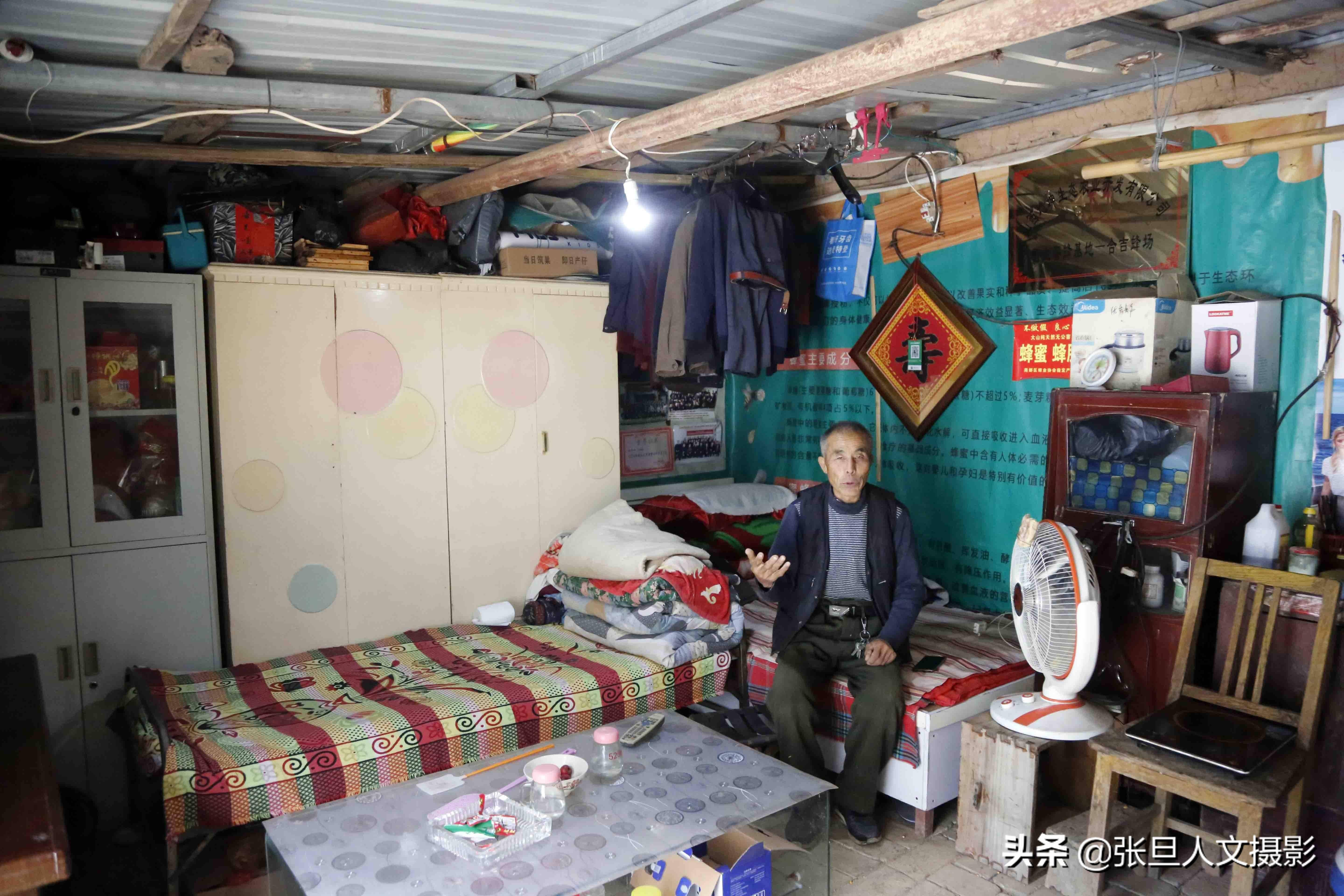 69岁老人住在大山里 一年挣个五六万 过着神仙不换的日子 真羡慕