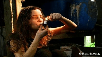 其实任何一个见过这些生下来就有毒瘾或是畸形的毒品婴儿,都能理解