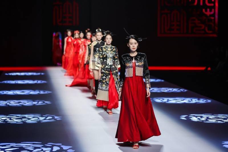 服装2021湾区（广东）时尚文化周正式开幕，推广非遗引领潮流