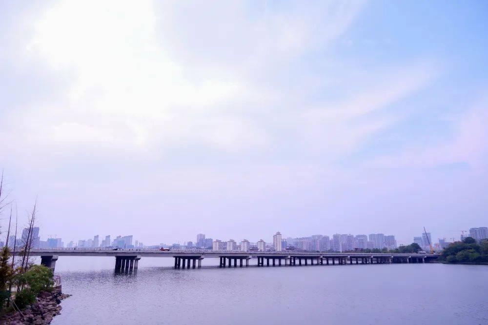 上饶龙潭大桥开始试运行通车,设计时速50公里,双向4车道!