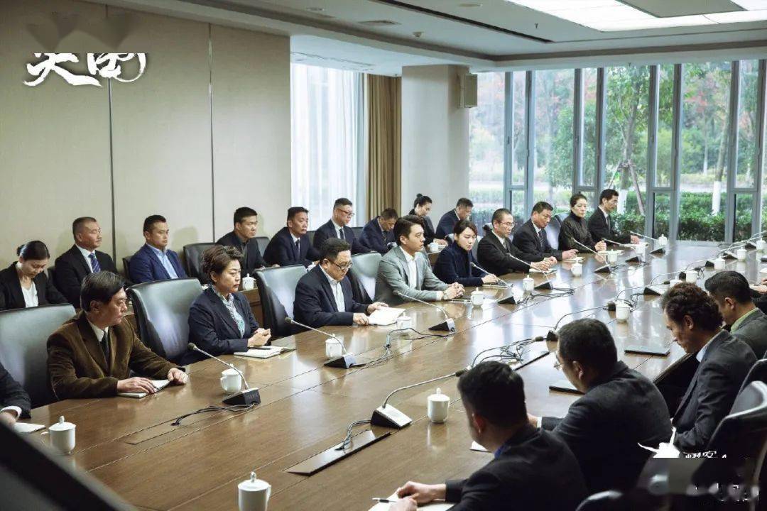 人际|处处设伏的《突围》，这次能“突围”吗？