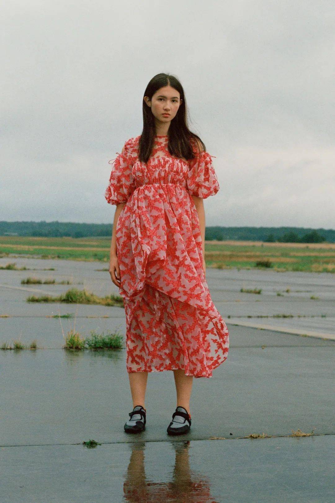 品牌 为「童话」找到合适的安放,来自北欧的浪漫!Cecilie Bahnsen将心跳融入到雨声、风声、吉他声中!