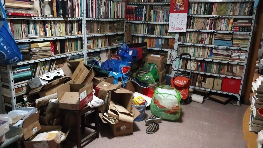 书之墟:我的藏书过多,几月不打扫,书房乱了套_银羽