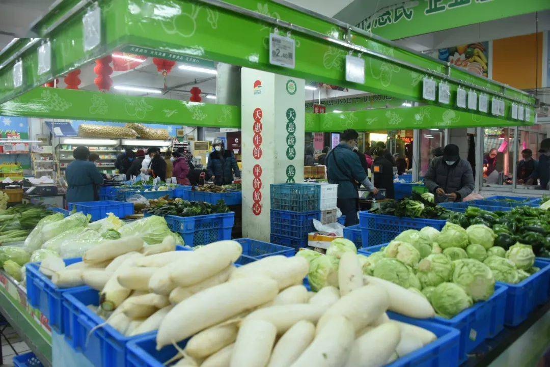 这三天,近60家天惠超市网点,和朝阳农贸市场内300多个蔬菜摊位的所有
