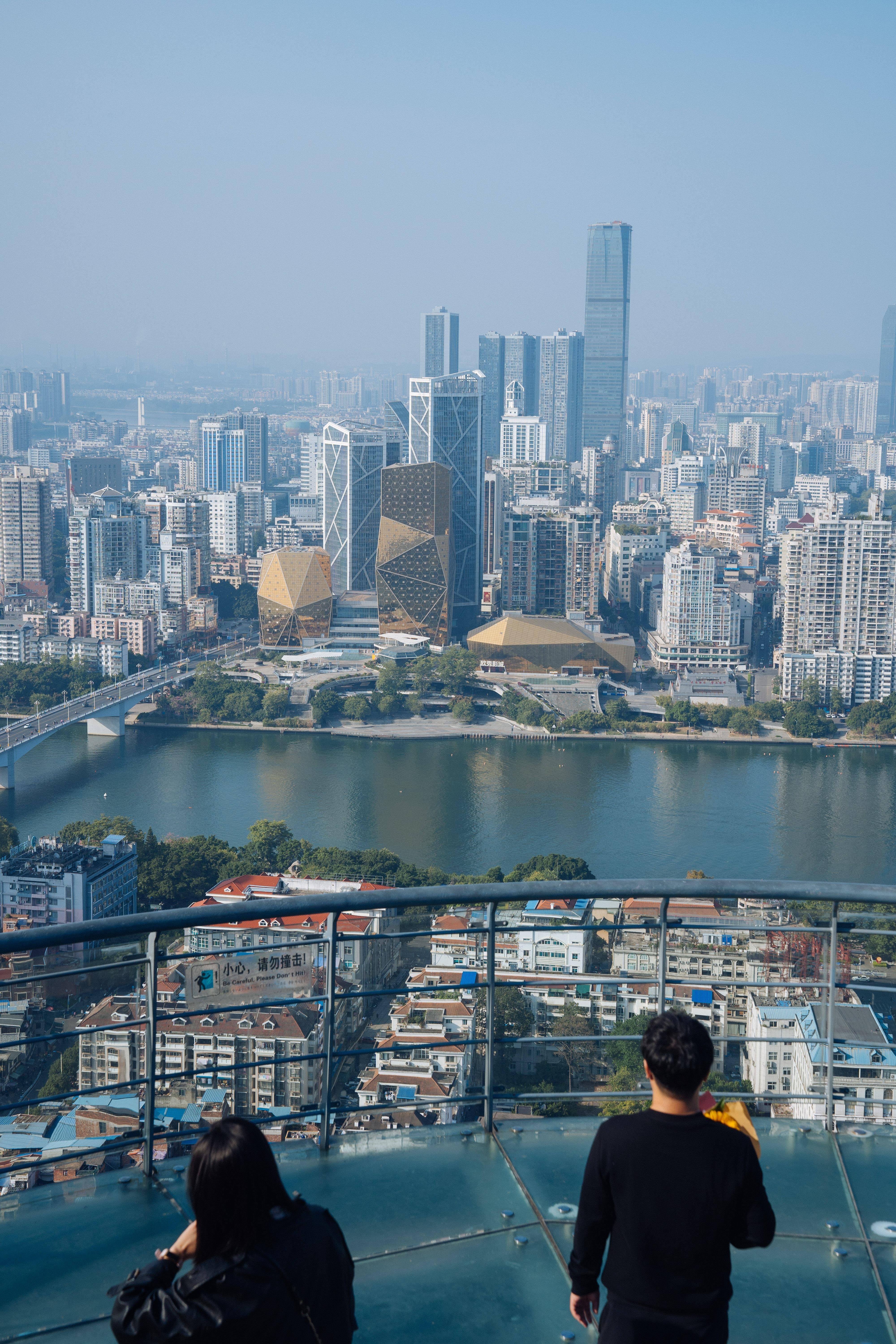 柳州不愧是小重庆,高楼鳞次栉比,景色一级棒