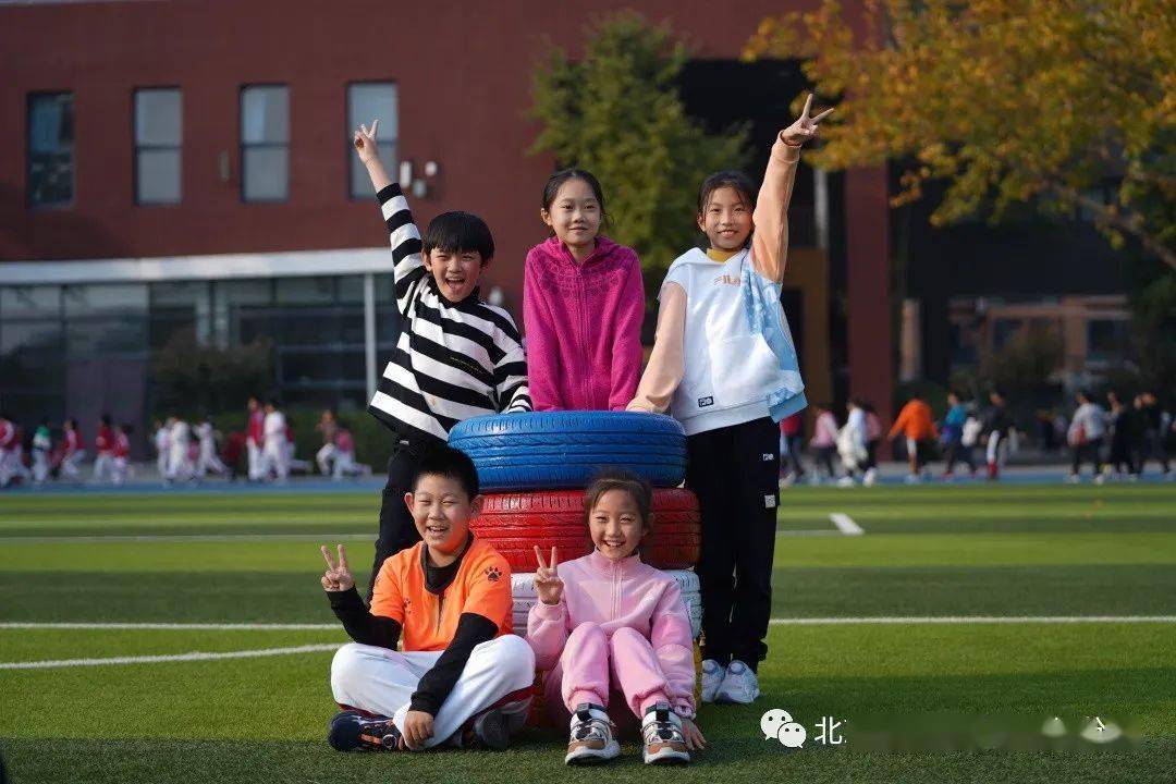 史家小学通州分校 十月的云很漂亮,因为风把它捏成了你的笑脸_校园