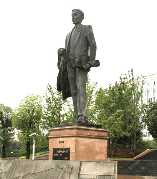 重庆市合川区老街卢作孚广场上的卢作孚铜像卢作孚次子卢国纪曾回忆:"