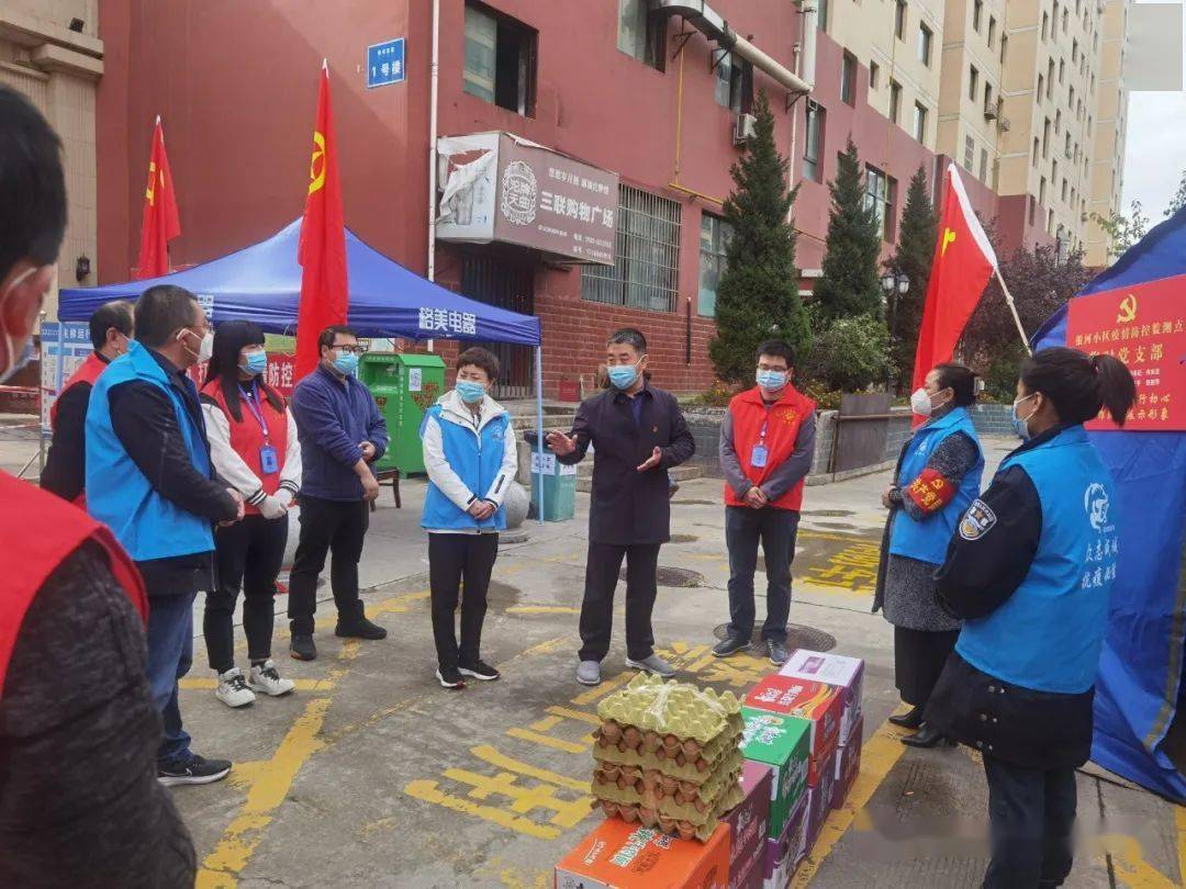 张小虎一行通过实地查看,听取汇报,查阅资料等方式,详细了解了小区