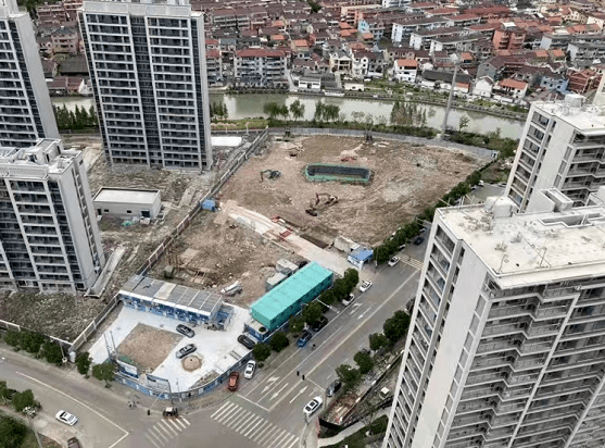 項目位於寧波市 北侖區小港街道季景路與浦山路交叉口西北側地塊 .