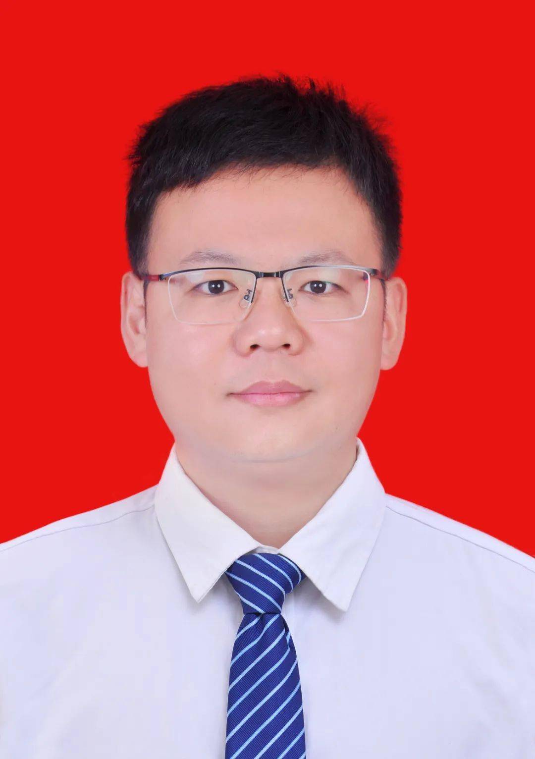 硕士研究生,中共党员,现任张家界市永定区人民政府党组成员,副区长