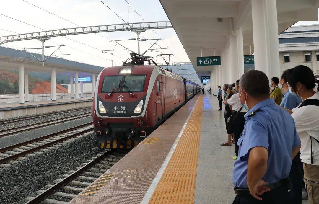 浦梅铁路建成通车来源:龙岩市全媒体中心,连城融媒扫码关注我们