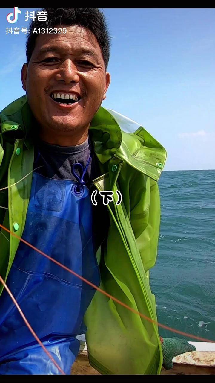 阿阳出海意外撞上发财虾仔细一看来了一群借机发财一波肥下赶海