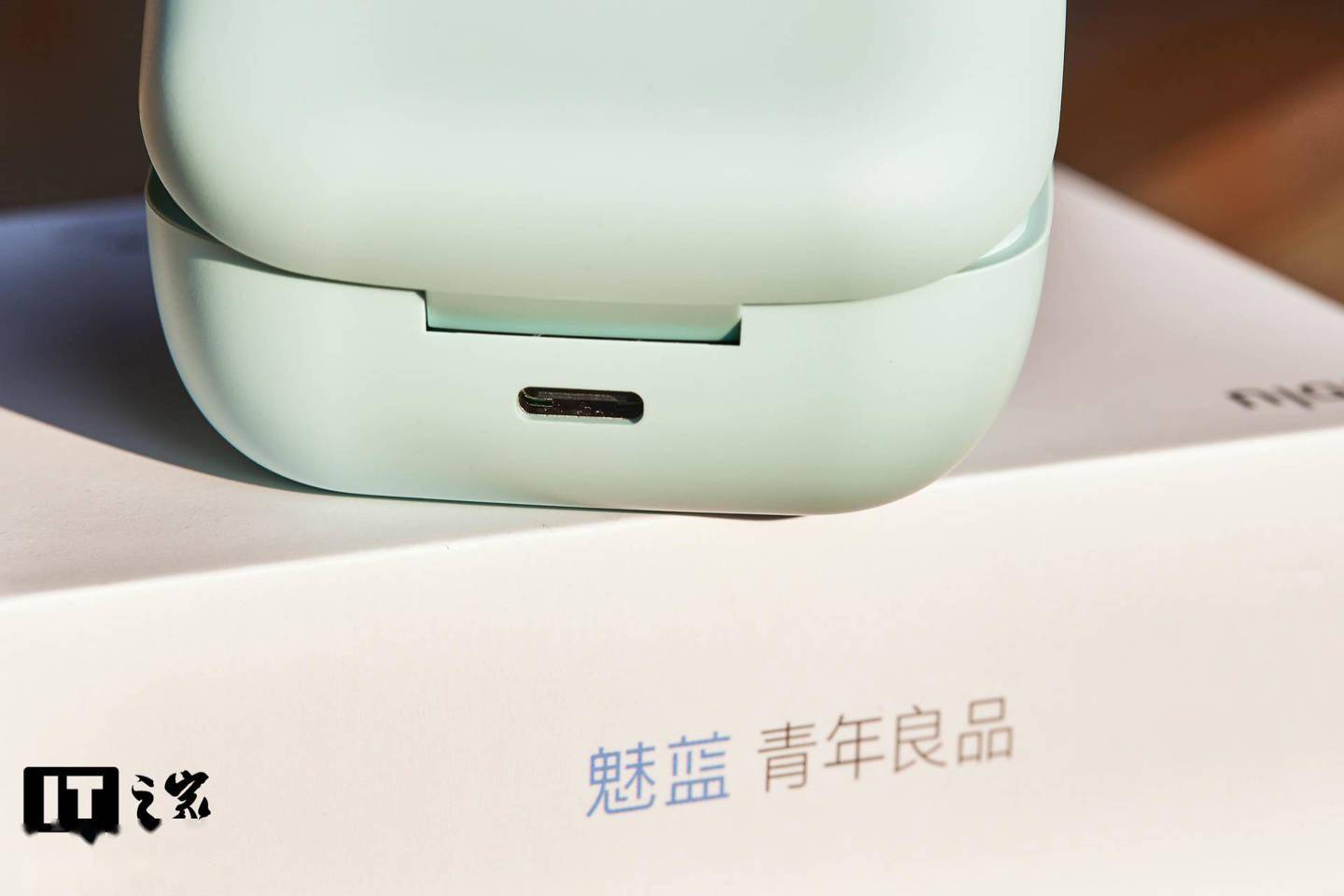 【IT之家开箱】魅蓝 Blus+ 主动降噪蓝牙耳机图赏