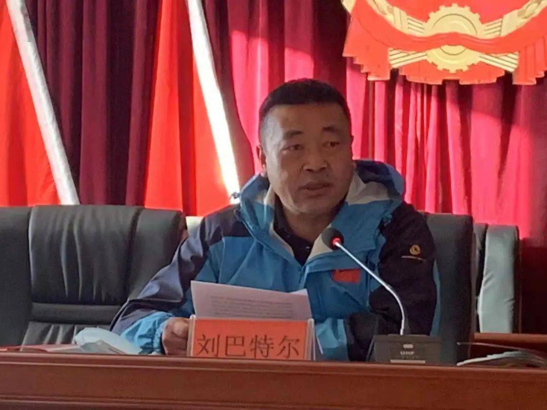 会上,苏木党委书记刘巴特尔同志传达了上级纪委监委印发《通知》精神