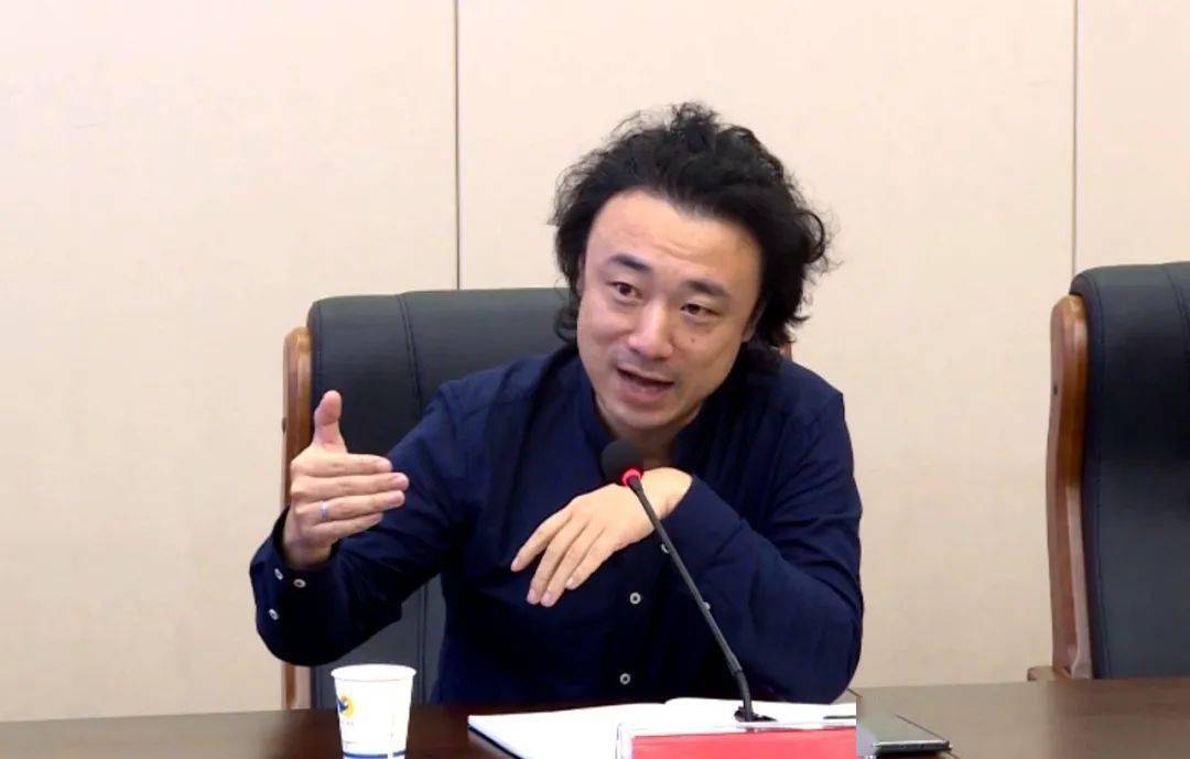 东南大学建筑学院副院长李向峰,副院长江泓带领专家团一行,在县委书记