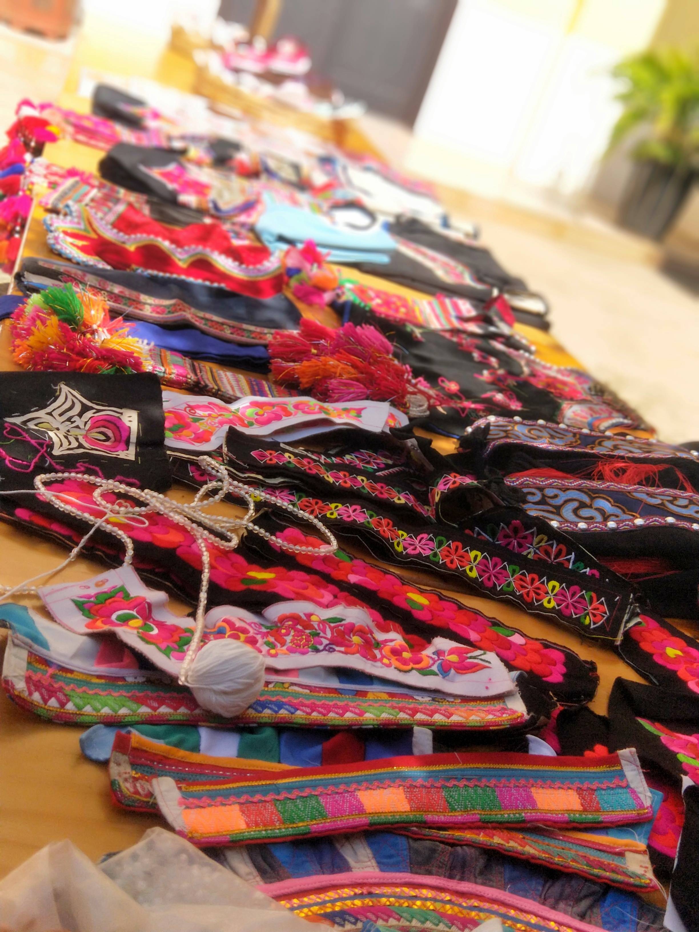 绣针下飞出凤凰潮绣传承人复原畲族潮州凤凰装