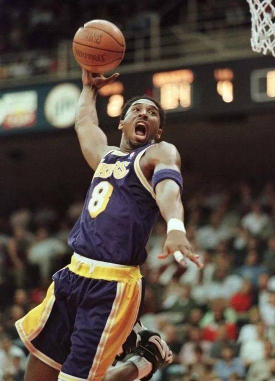 【老照片】回顾科比的98-99赛季!_篮板