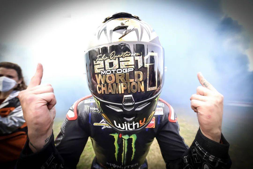 夺冠时刻:2021 motogp 世界冠军 夸塔拉罗