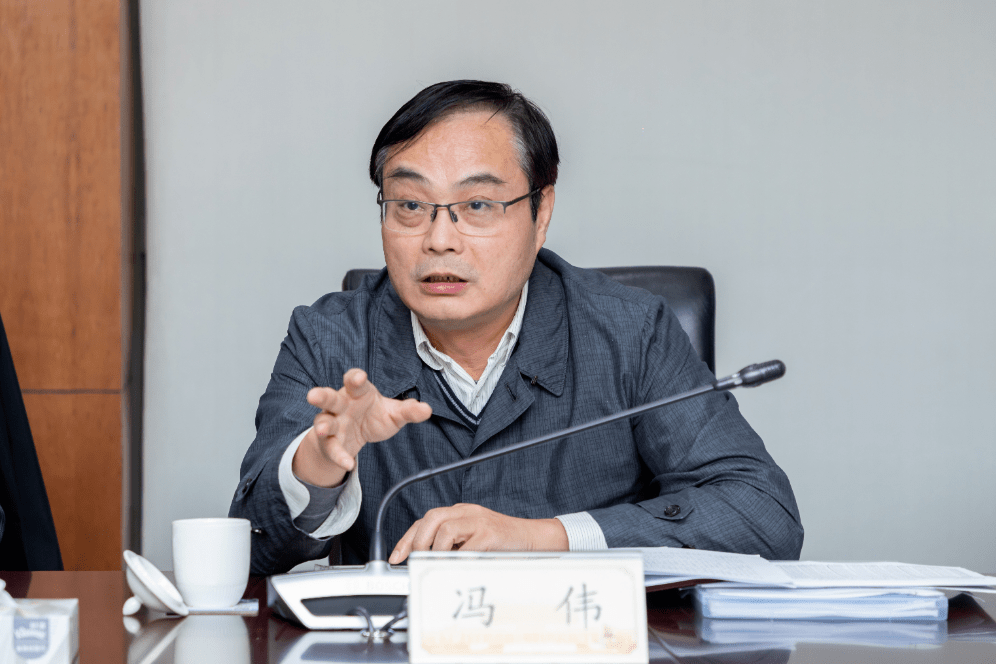 冯伟指出,下一步,要做好与每位选民,特别是流动性较强的选民沟通联系.