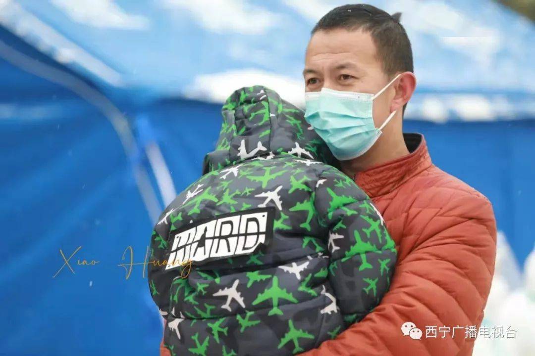 风雪中西宁人"燃"起的力量!