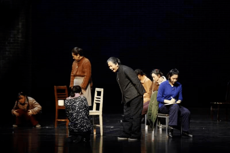 话剧《家有九凤》在肥精彩上演_生活