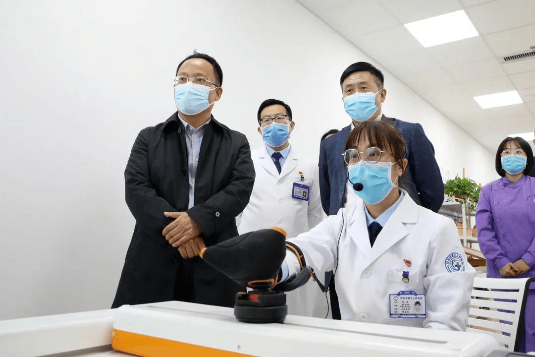 省教育厅副厅长肖兴志一行到沈阳医学院调研临床教学工作