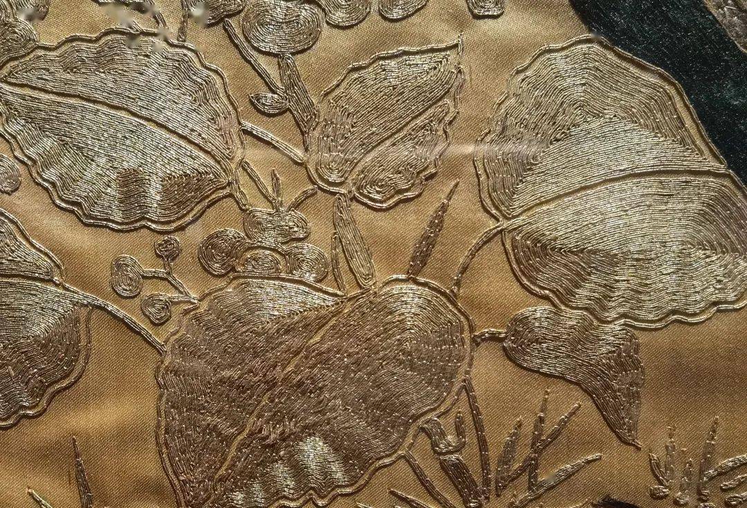 【广州十三行博物馆】广绣中的金丝银缕_金线绣