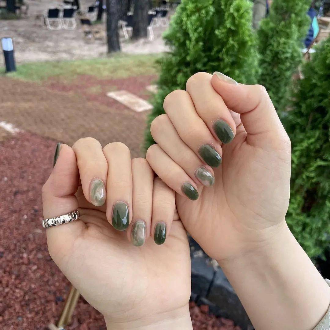什么最适合秋冬的美甲配色！
