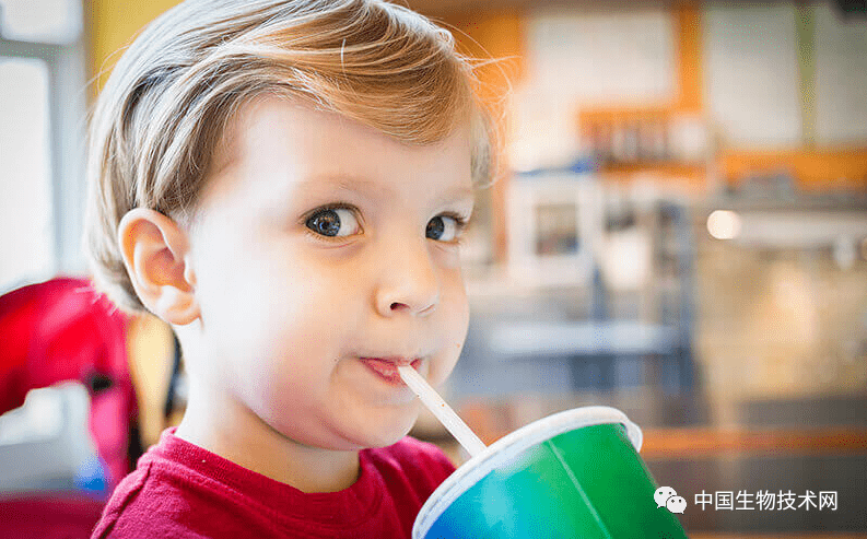 《Health Economics》| 首次研究表明含糖饮料影响男孩学生成绩