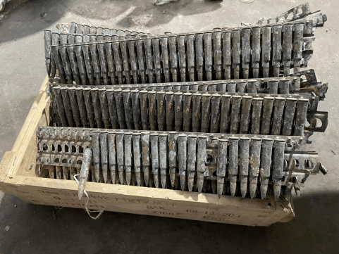 我局共收缴枪支3支,其中气枪1支,土枪2支,弓1张,炮弹1枚,子弹614发