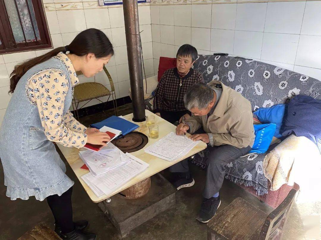 罗兴平同志到村宣讲县第十四次党代会精神并部署巩固脱贫攻坚后评估