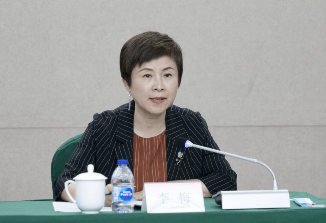 副校长李梅在讲话中提出,为做好疫情防控工作,进一步加强疫情常态化下