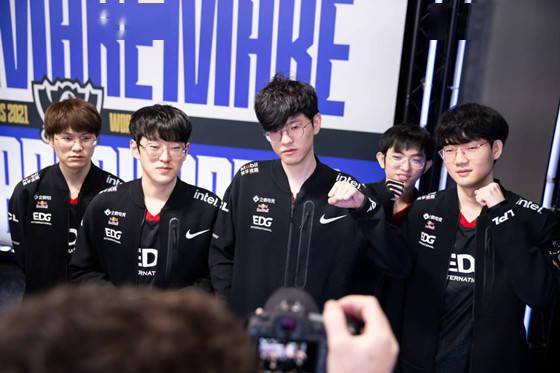 上单|LOL：从“三太子”到世界冠军，EDG.Jiejie的成长之路