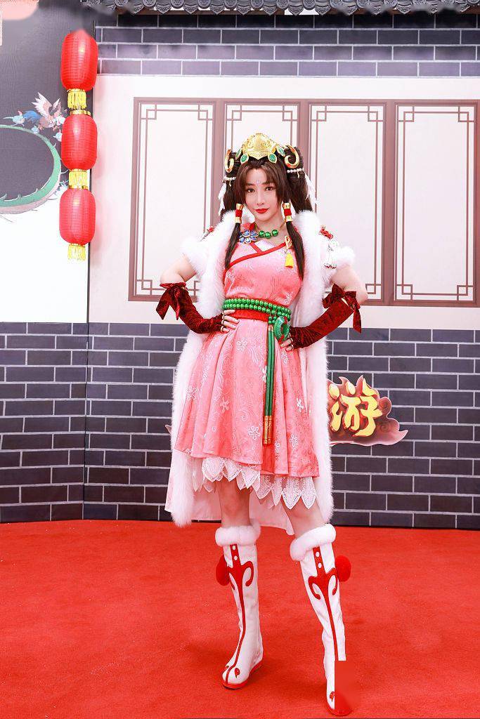 古风柳岩新造型惊艳变身俏千金 明艳妩媚灵动诠释美人如画