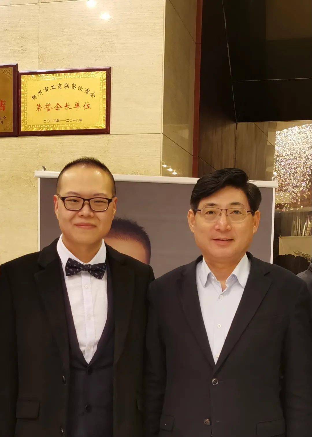 小叶和导师束余声教授合影对于"意外走红"小叶很不好意思,他说"全心全