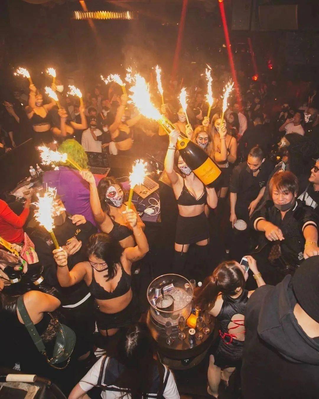 dj带来的现场表演在这里彻夜蹦迪,尽情甩手到天明带给你前所未有的