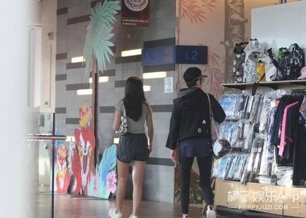 电影|还记得吴君如陈可辛的女儿吗?“小肥鸡”越长越好看了