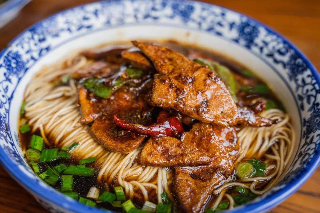 酱爆猪肝是我个人最喜欢的浇头之一.