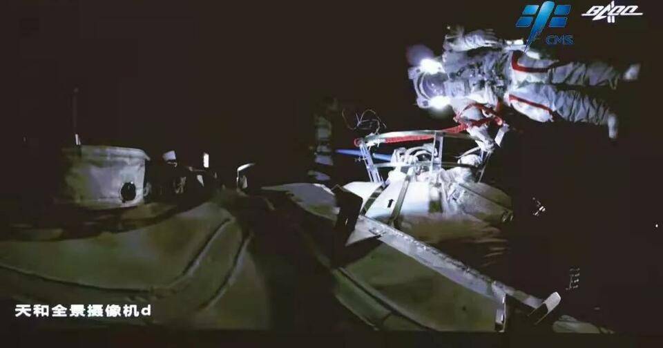 出舱的背后：天上的每一个动作，地面都要反复模拟