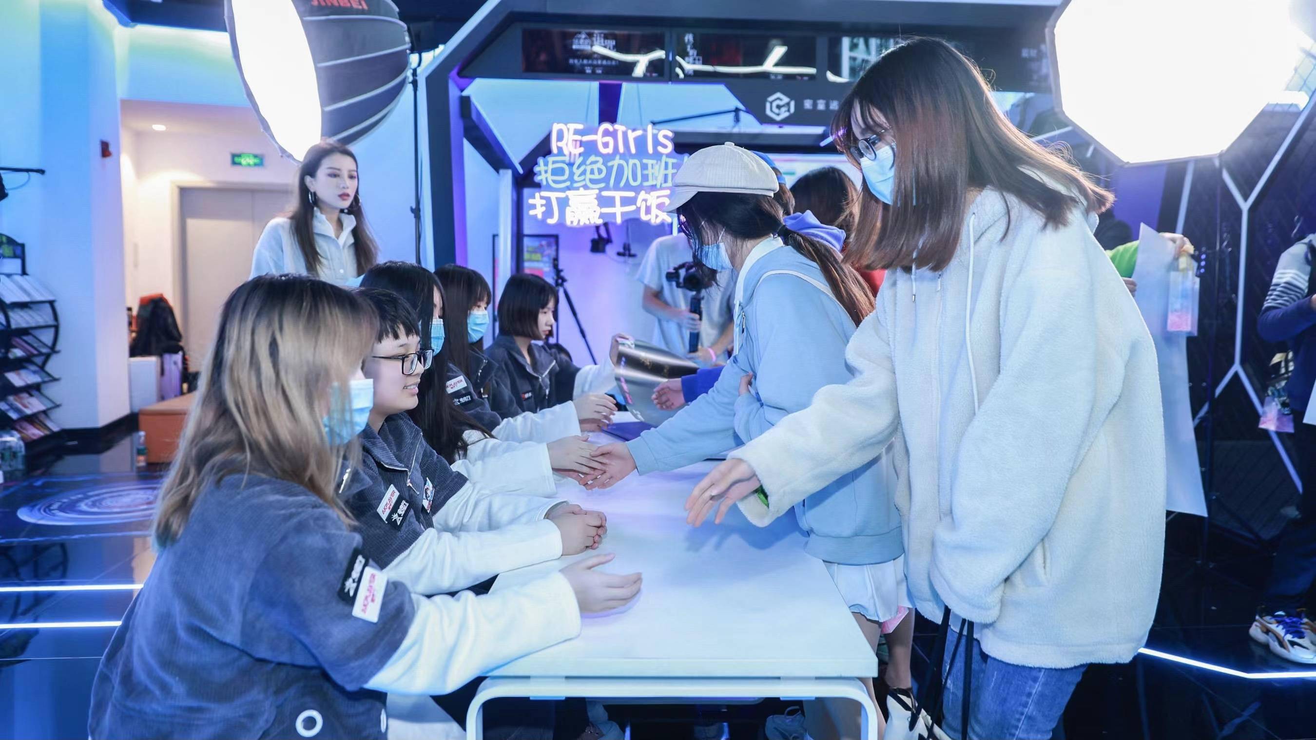 操作|关注女子电竞⑤从主播转型选手，甜甜珂希望大家多看技术少看脸