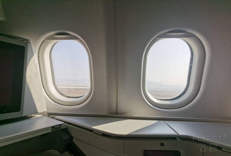 首都航空a330-300"超钻"反鱼骨公务舱体验_休息室