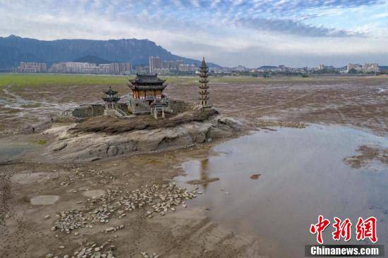 总面积|江西鄱阳湖水位下降 千年石岛“落星墩”水落石出