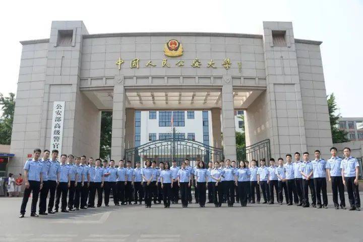 中国人民公安大学校服图片