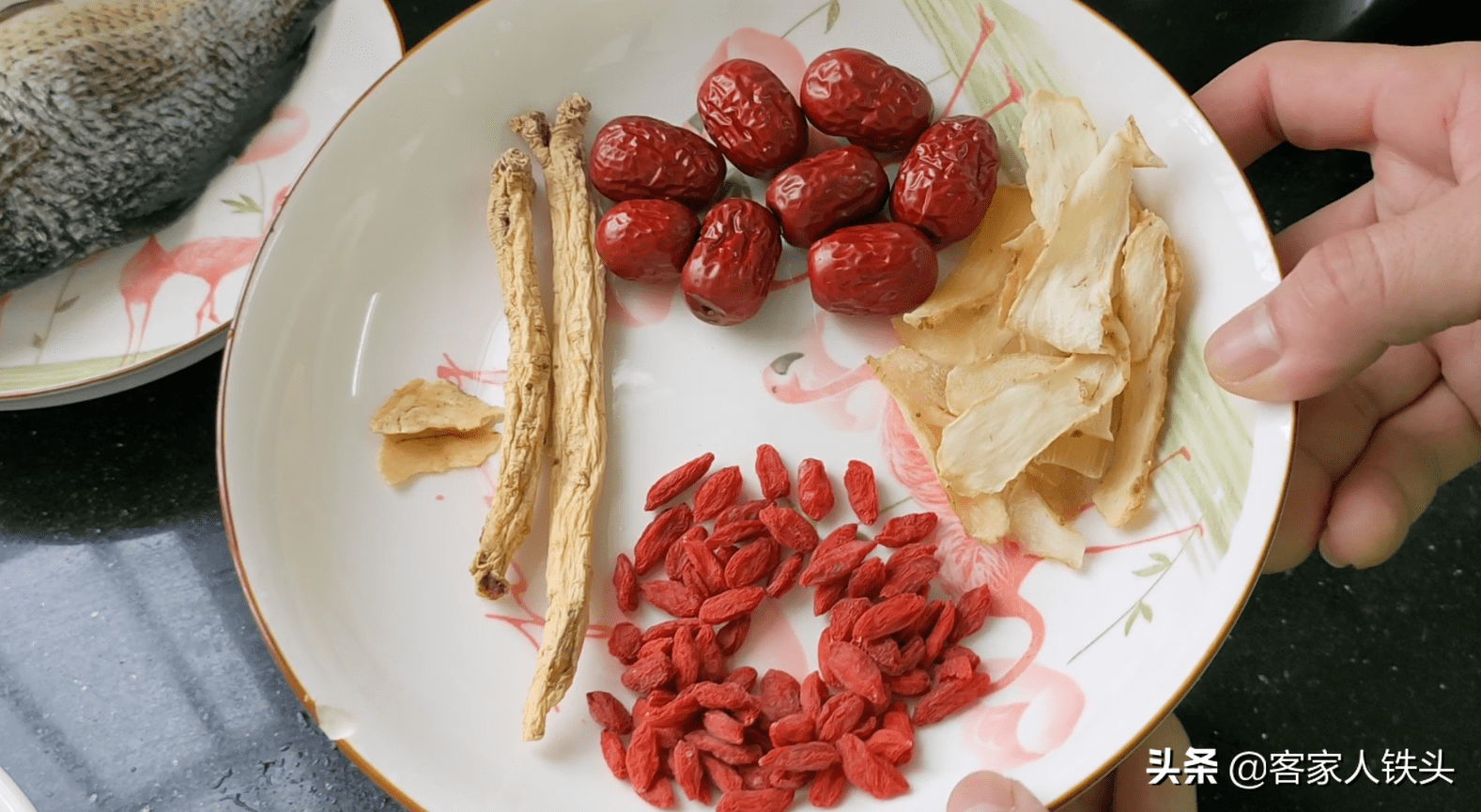 煲羊肉湯,想要好喝別亂加料,手把手教你一鍋,湯鮮肉香還沒羶味_鯽魚