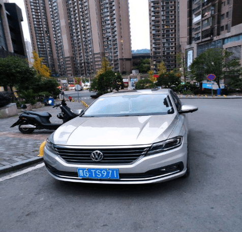 2021-11-08車牌號:貴a30qx0案例二:佔用行車道停車違法地址:貴陽市