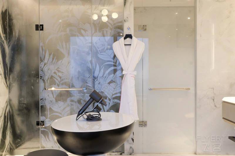 宝龙厦门是一个洋溢着青春活力的城市，与W品牌可谓是天作之合